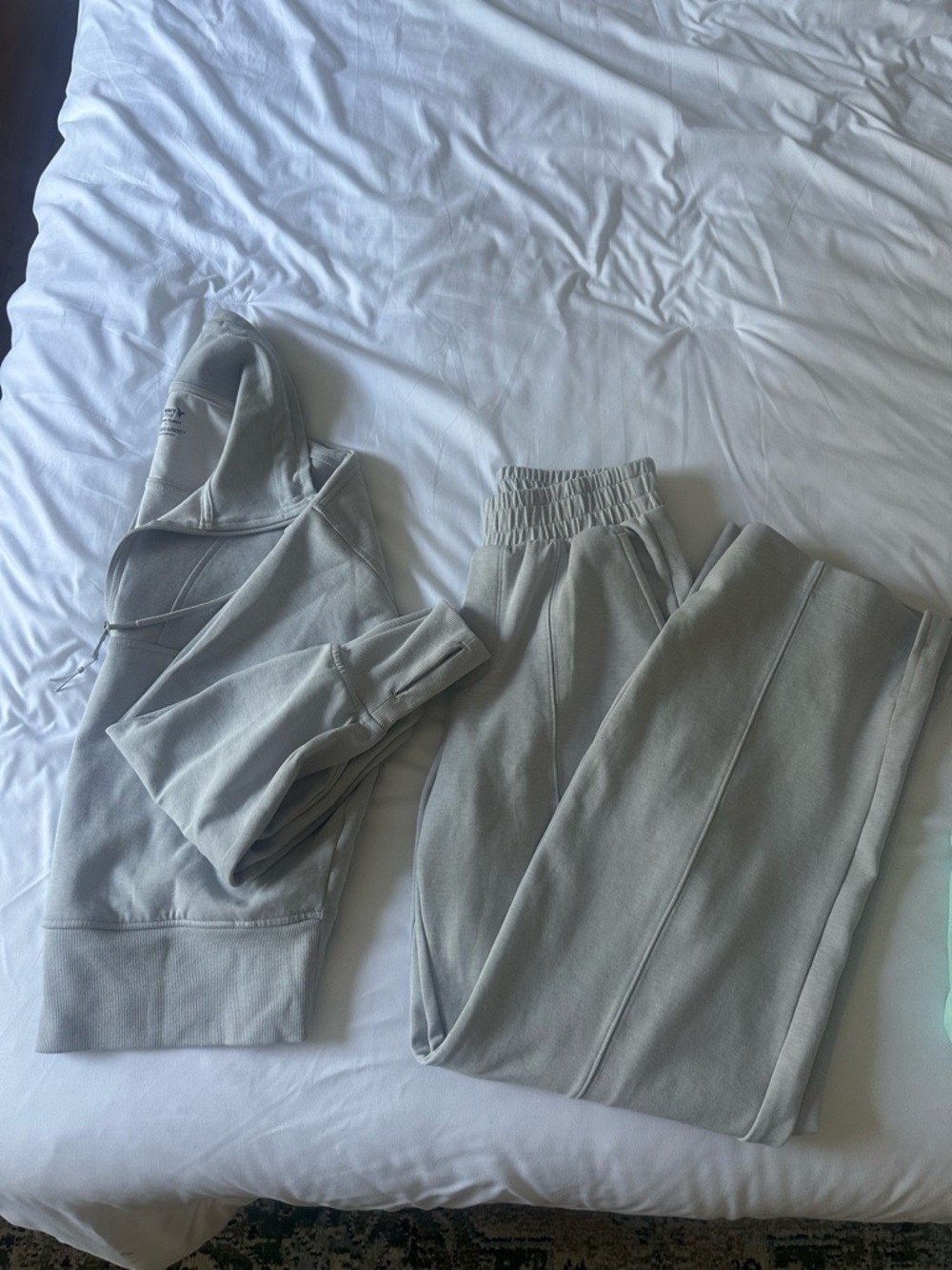 Old Navy Light Gray Women’s Jogger Pant and Half-Zip Set